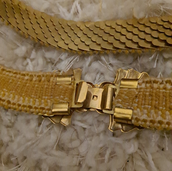 Gold stretch metal vintage belt 25-44" - Picture 2 of 3